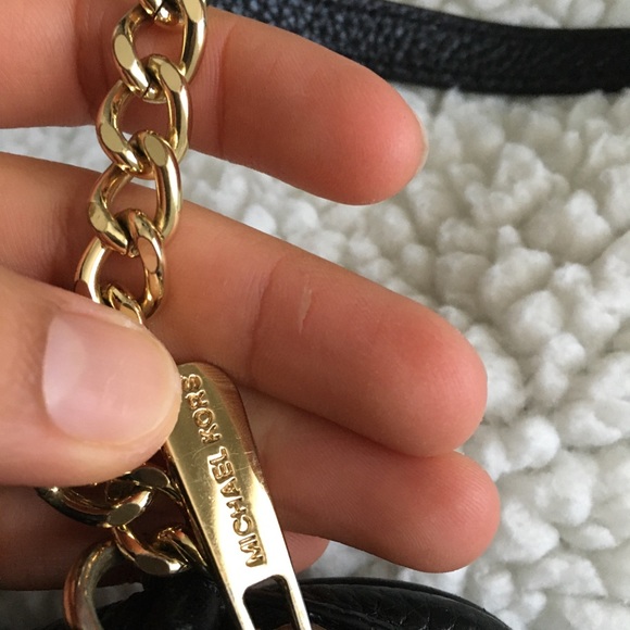 Michael Kors crossbody bag. - Picture 3 of 7